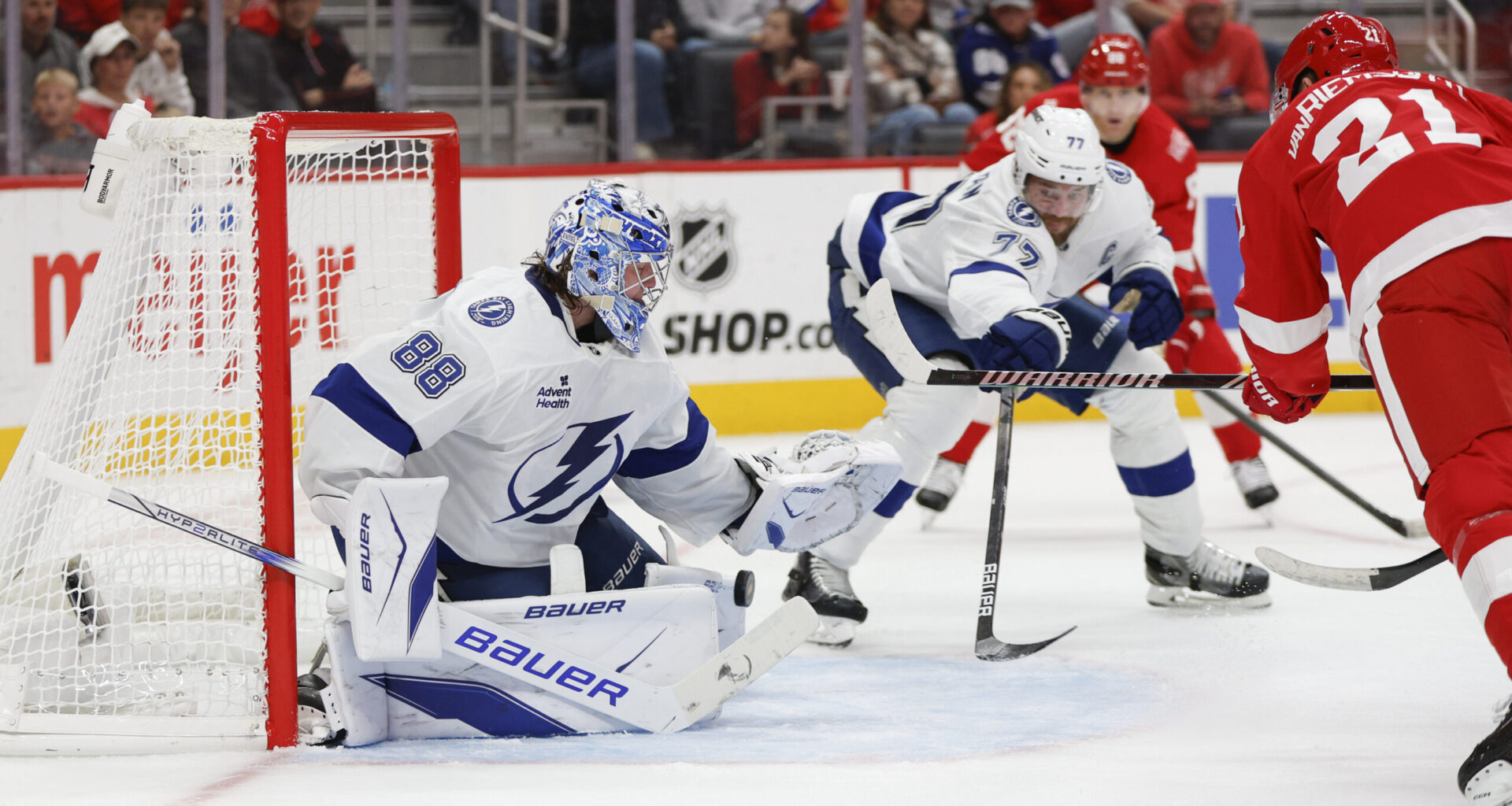 Lightning take on Red Wings in a top-of-the-division match-up