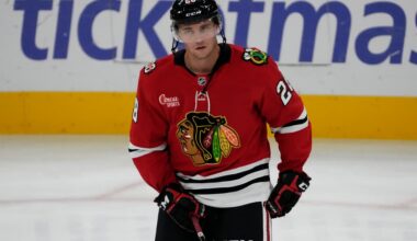 Blackhawks’ Andre Burakovsky leaves game vs. Kraken with injury