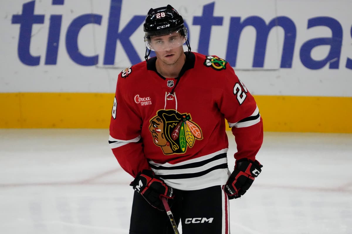 Blackhawks’ Andre Burakovsky leaves game vs. Kraken with injury