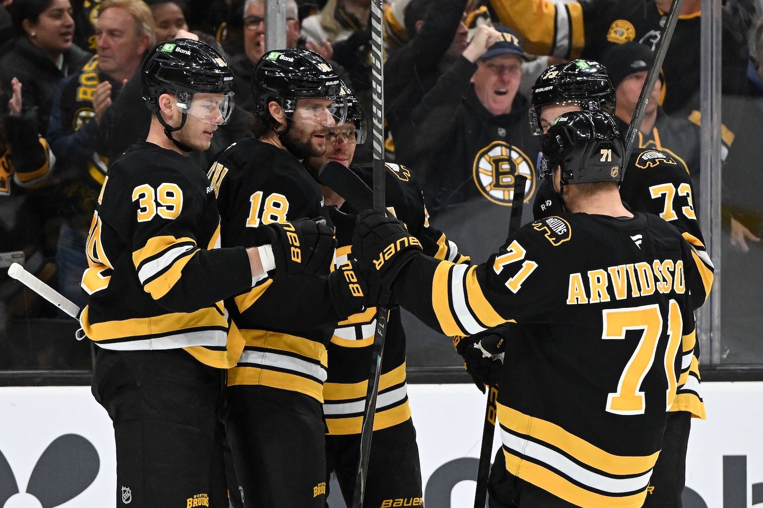 Bruins hammer Leafs for 7th straight victory - 98.5 The Sports Hub