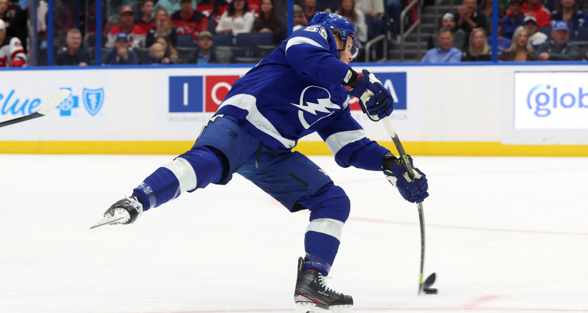 Guentzel’s hat trick powers Lightning past Devils, 5-1