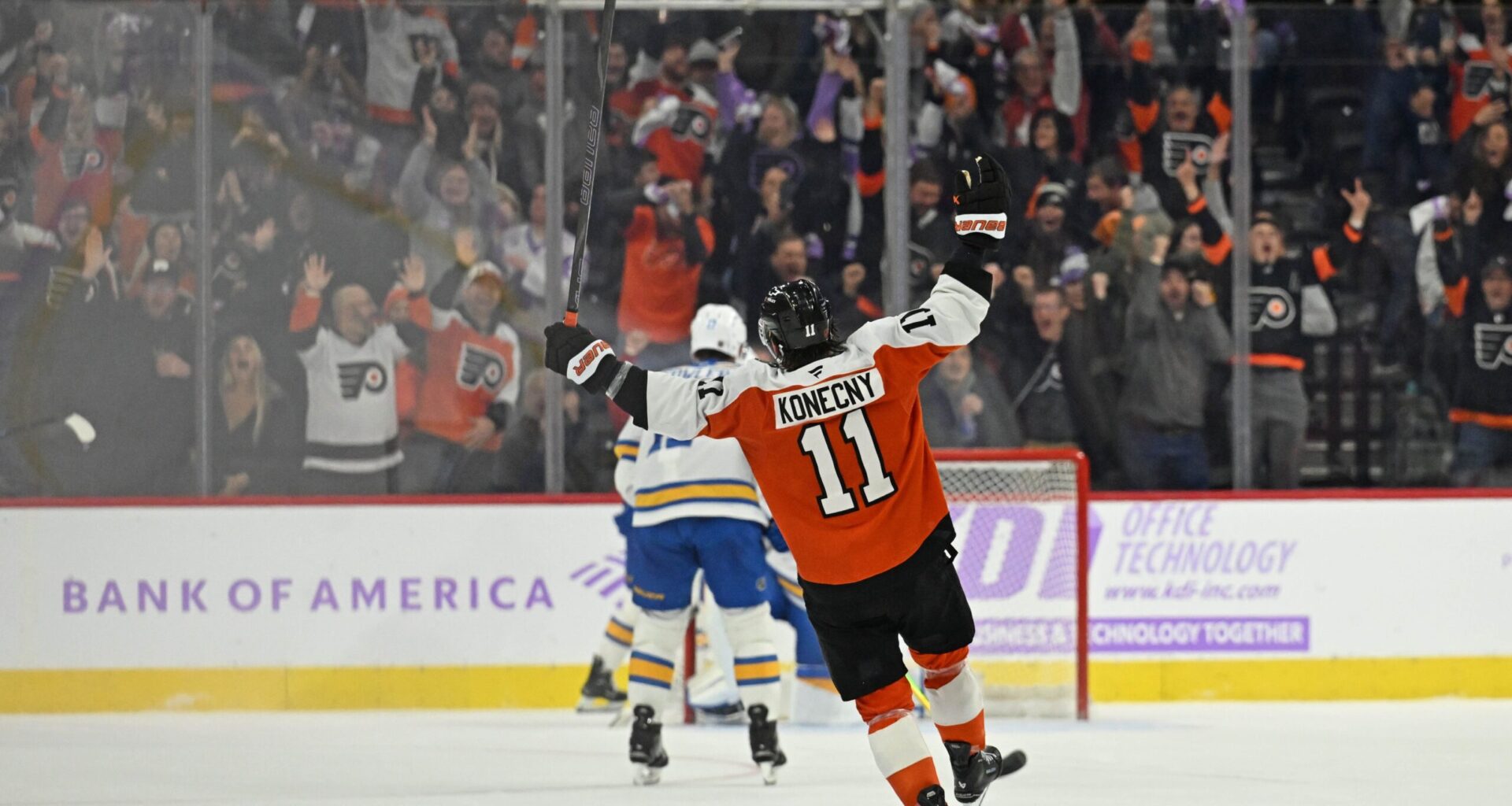 Flyers show improved start in win over Blues
