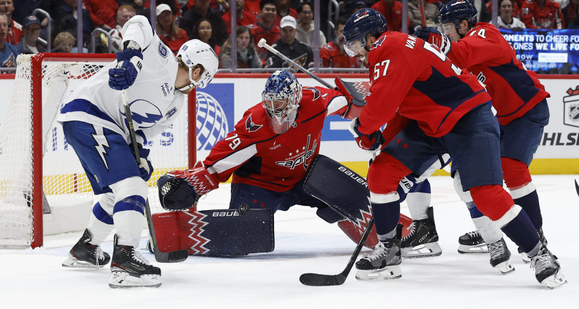 Lightning score early, hold on late to beat Capitals, 5-3