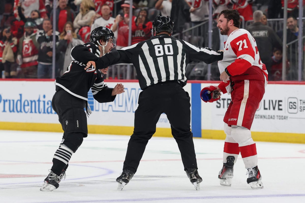 Red Wings show fight, but defensive mistakes prove costly again: Observations