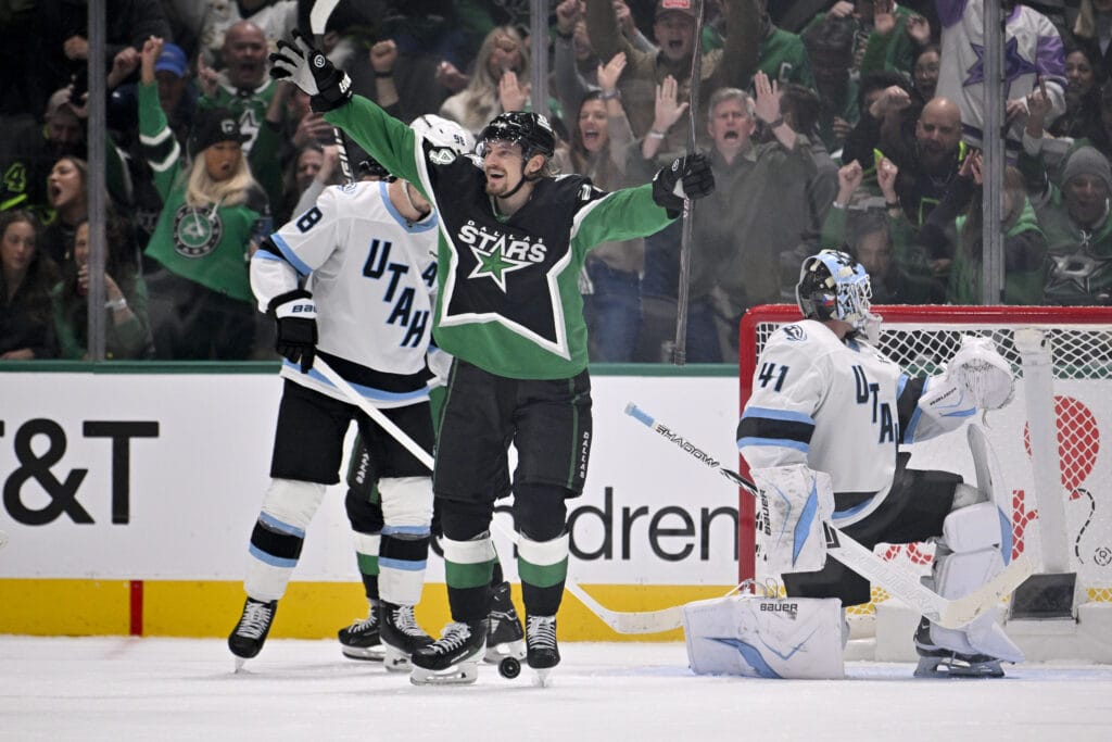 Dallas Stars forward Roope Hintz vs Utah Mammoth