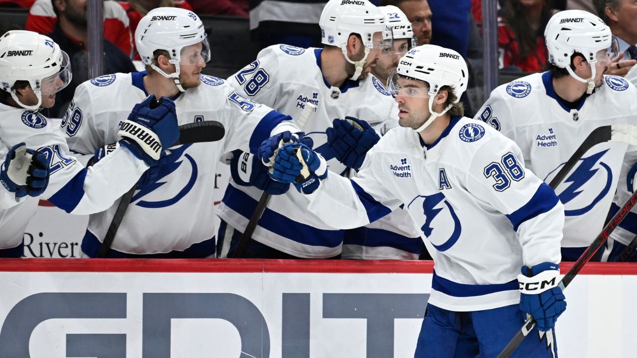 Hagel scores twice as Lightning hold on to top Capitals