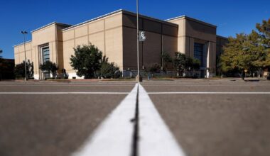 If the Dallas Stars move to the suburbs, what city deals could help fund a new $1B arena?