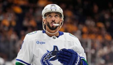 Vancouver Canucks willing to listen on pending unrestricted free agents in search of centre
