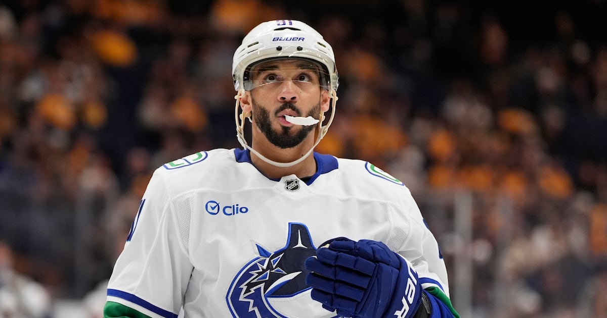 Vancouver Canucks willing to listen on pending unrestricted free agents in search of centre