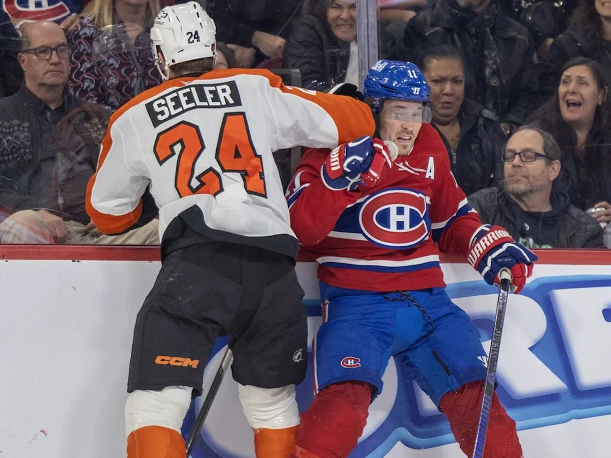 Montembeault bounces back after disastrous first period