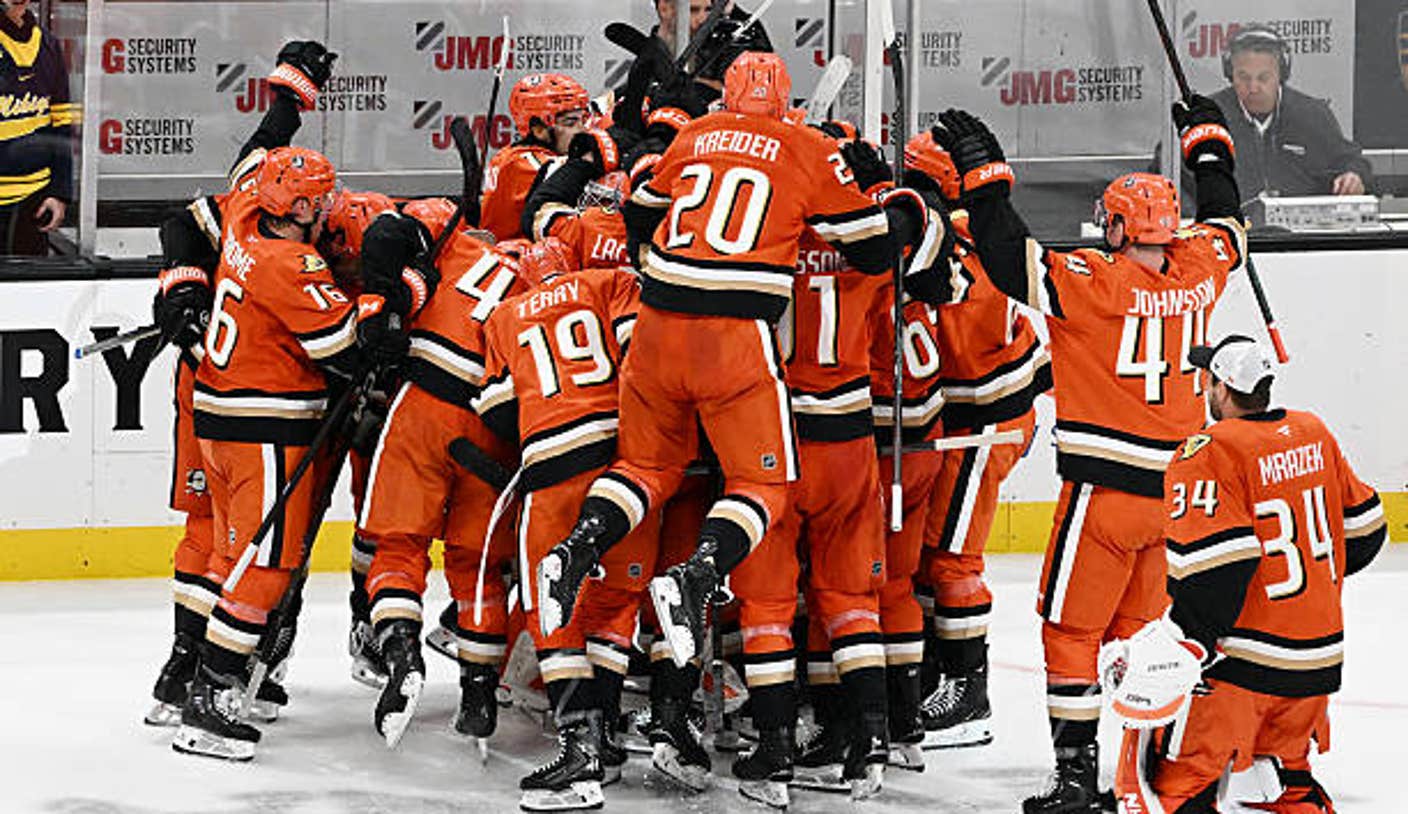 Mammoth vs. Sharks Prediction, Odds, Picks - Nov. 18