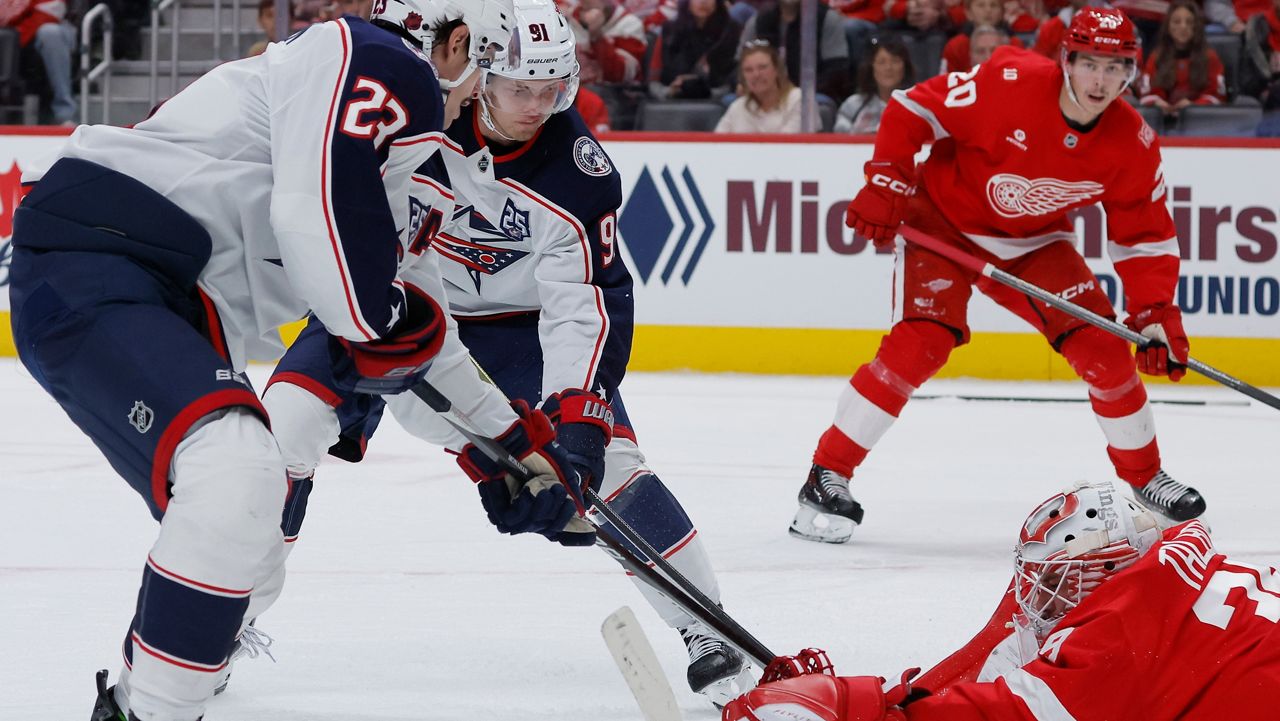 DeBrincat scores in overtime as the Red Wings beat the Blue Jackets 4-3