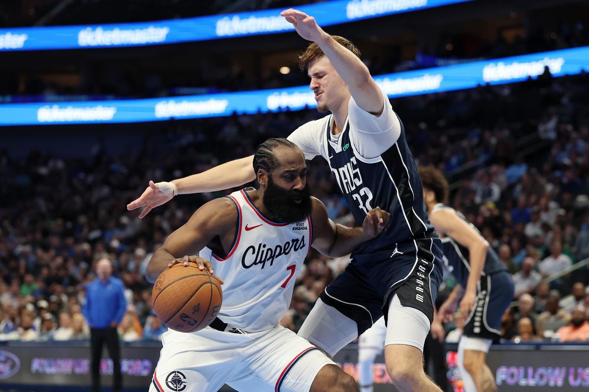 Mavericks Fall Short Against Clippers Despite Flagg's Efforts