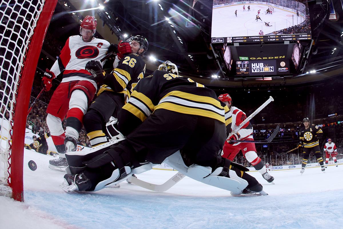 Carolina Hurricanes End Bruins' Winning Streak With 3-1 Victory