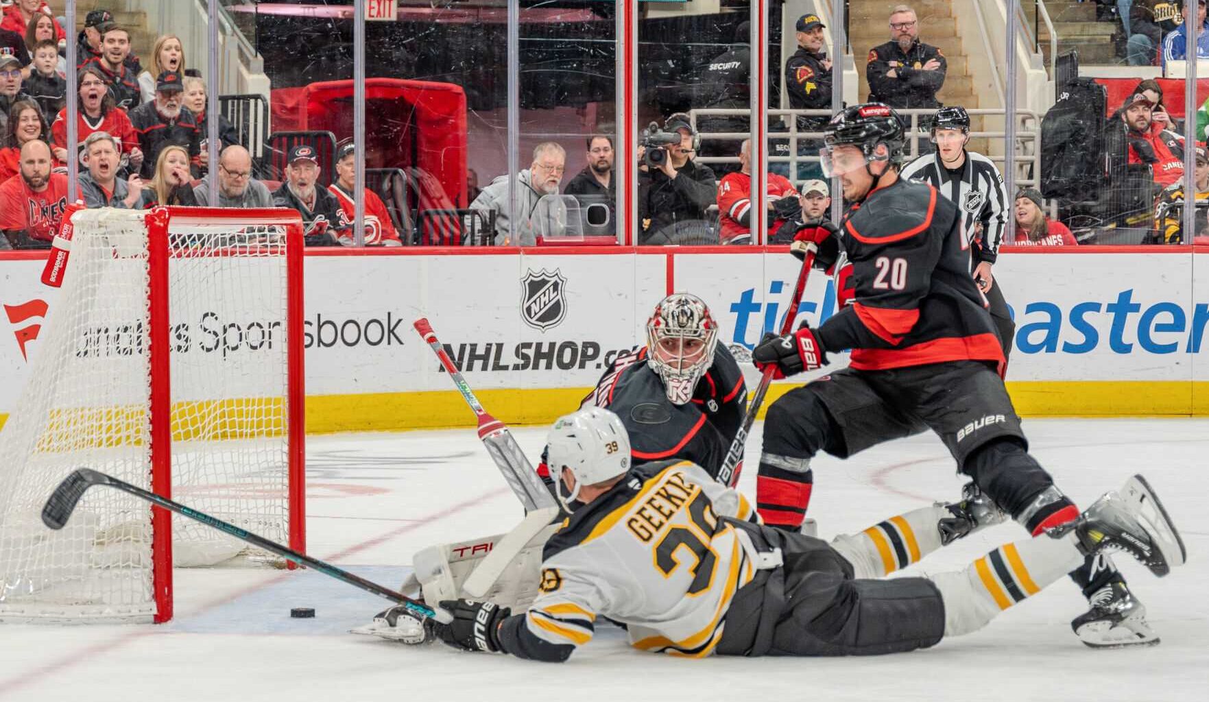 Bruins outlast Hurricanes 2-1 after scoreless first two periods – Technician