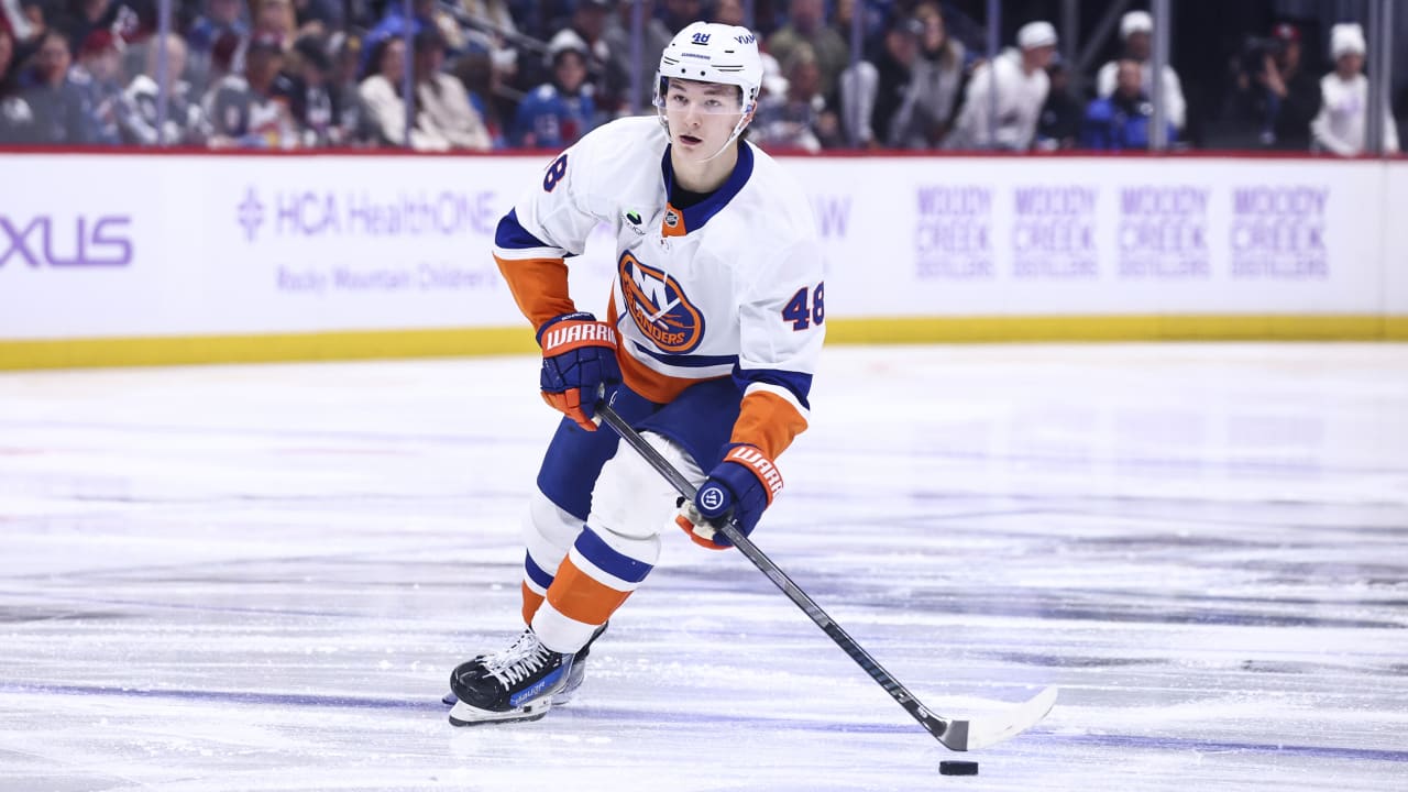 NHL On Tap: Schaefer pursues another rookie record when Islanders visit Stars