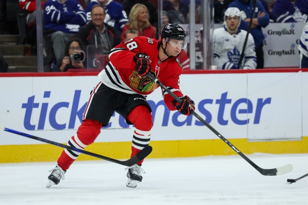 Chicago Blackhawks left wing Andre Burakovsky (28) passes the puck during the first period against the Toronto Maple Leafs at the United Center Saturday Nov. 15, 2025 in Chicago. (Armando L. Sanchez/Chicago Tribune)