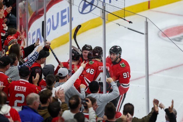 Blackhawks players celebrate after Teuvo Teräväinen scored a goal during the third period against the Maple Leafs Saturday, Nov. 15, 2025, at the United Center. (Armando L. Sanchez/Chicago Tribune)