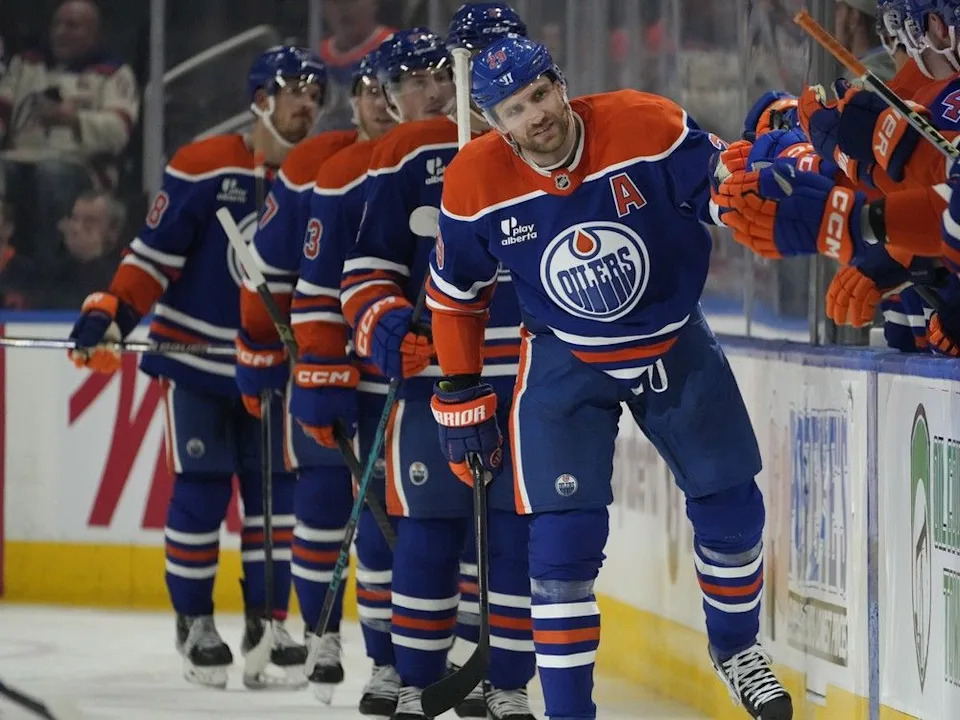  Edmonton Oilers Leon Draisaitl (29) celebrates his goal against the Chicago Blackhawks during NHL action on Saturday, November 1, 2025 in Edmonton.