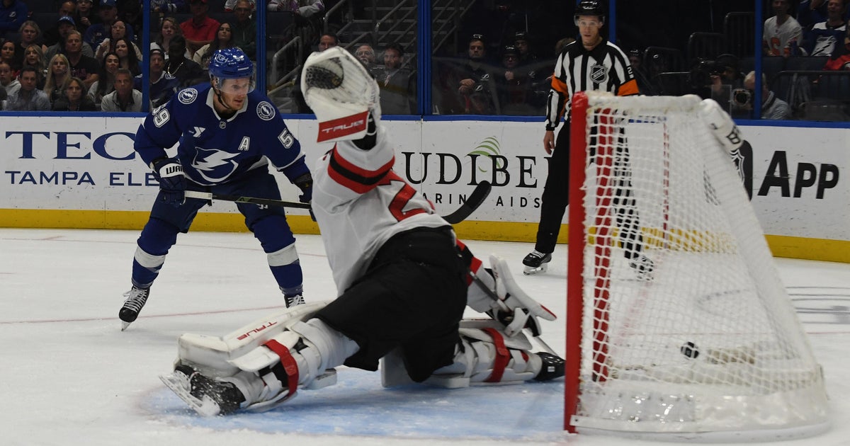 Jake Guentzel's hat trick powers Lightning to rout of Devils