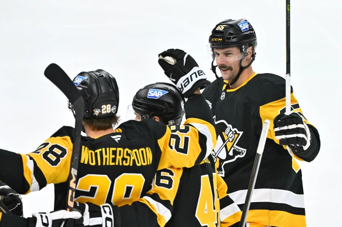 Crosby and Malkin score as the Penguins shut out the Predators 4-0 in Stockholm