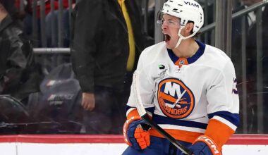NHL roundup: Islanders end Devils' home undefeated streak, Rangers win first home game