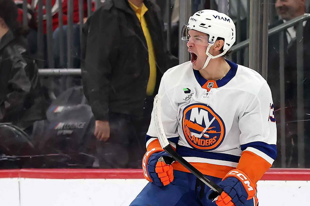 NHL roundup: Islanders end Devils' home undefeated streak, Rangers win first home game