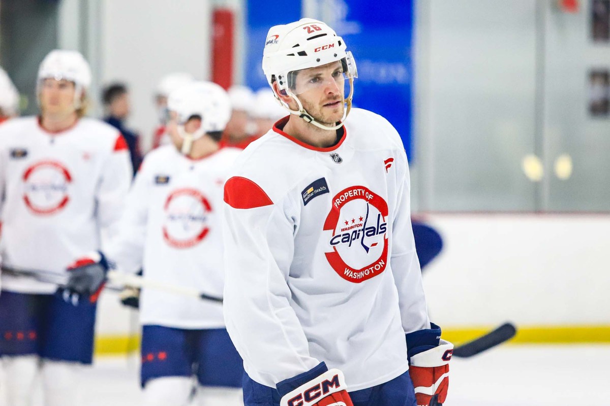 Nic Dowd skates ahead of Capitals game against Lightning but remains out day-to-day and will not play