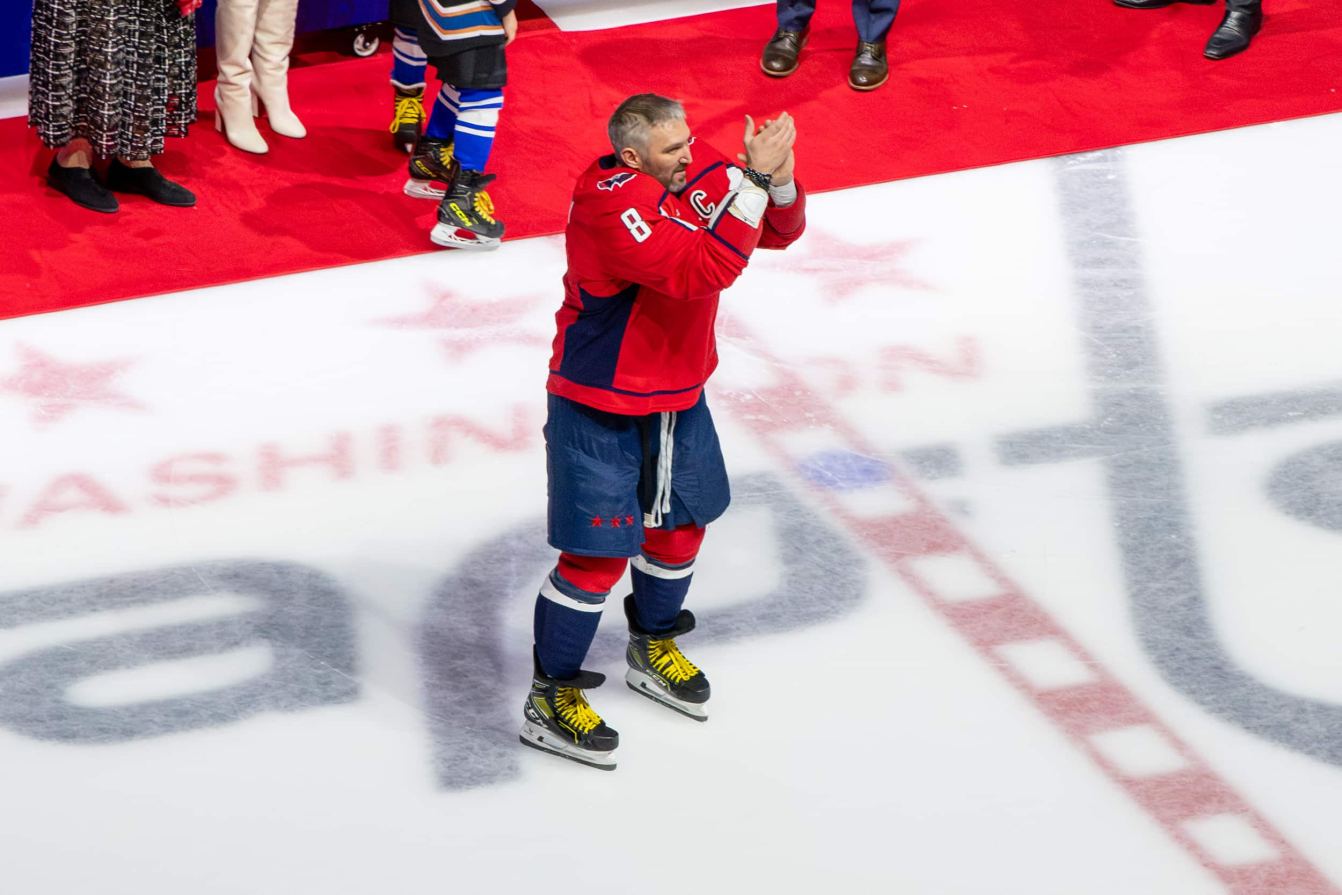 Alex Ovechkin clapping