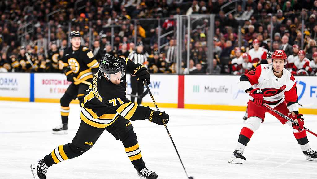 Bruins extend win streak to 3 with 2-1 victory over the Hurricanes