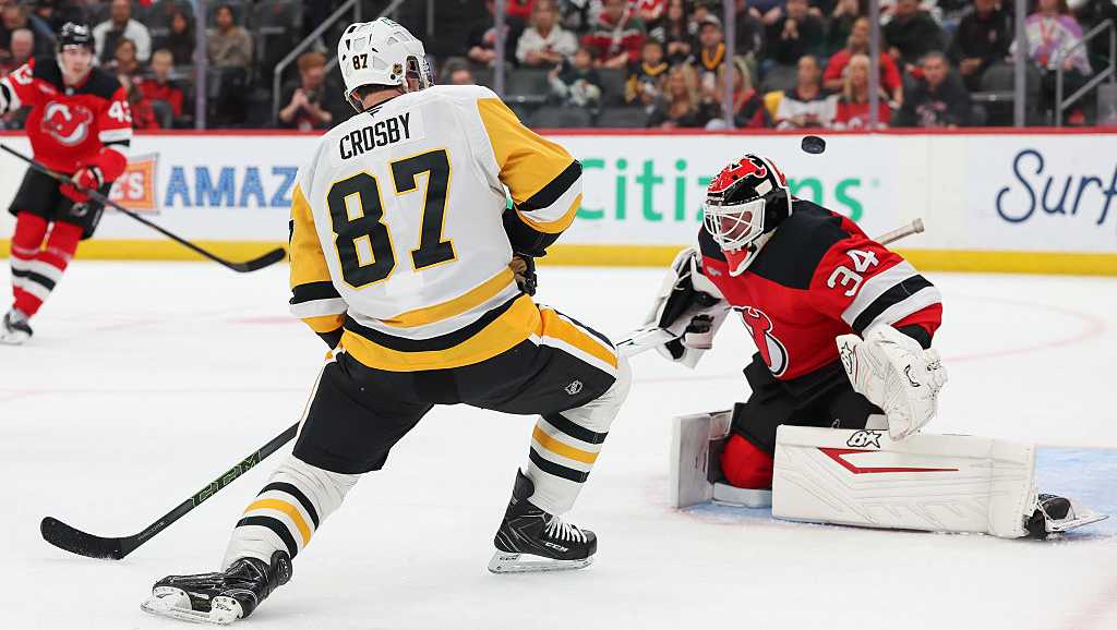 Devils beat the Penguins in shootout to take over 1st place in the Metropolitan Division