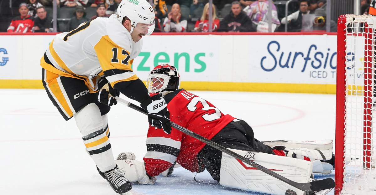 Jake Allen Dominant in Goal in 2-1 Devils Shootout Win Over Penguins