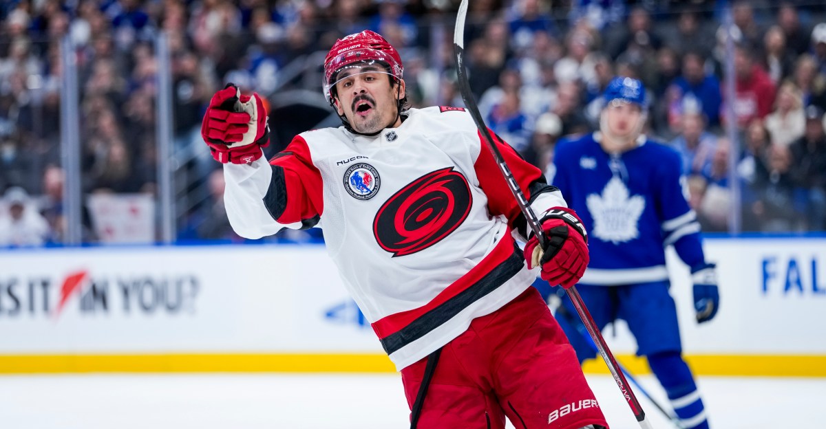 Hurricanes storm back, defeat Toronto 5-4