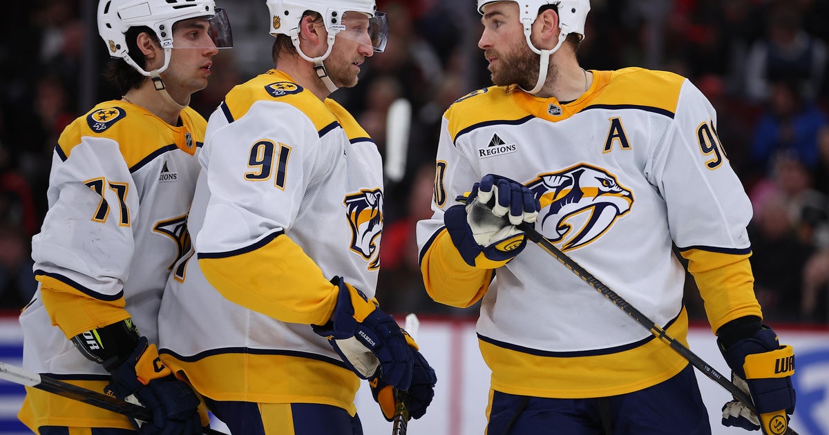 Luke Evangelista scores key goal as Predators beat slumping Blackhawks 4-3