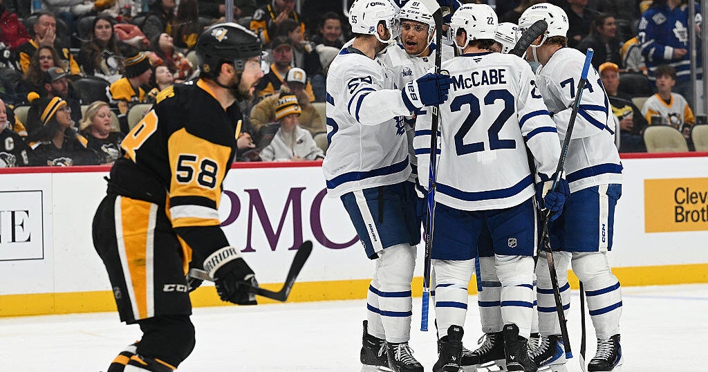 Ekman-Larsson extends point streak as the Maple Leafs rout the Penguins 7-2