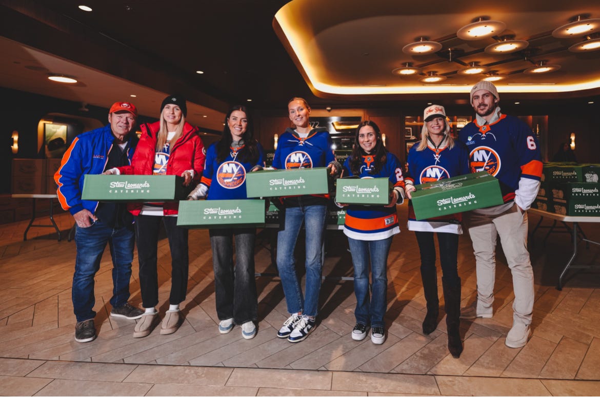 Islanders Thanksgiving meals for the community