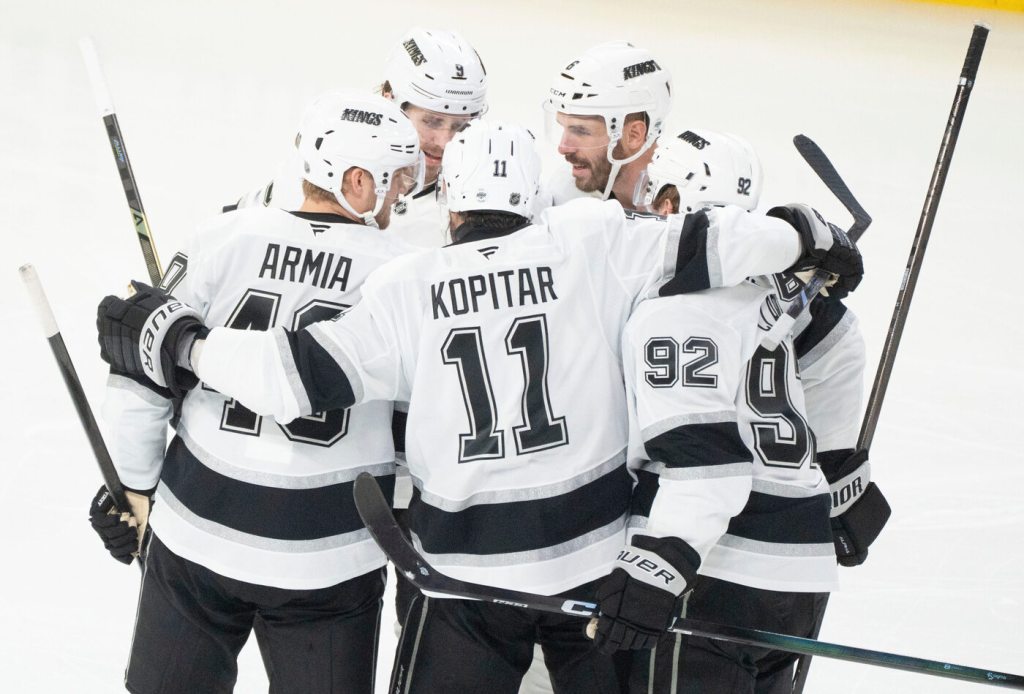 Kings remain hot on the road, rout Canadiens – Daily Bulletin