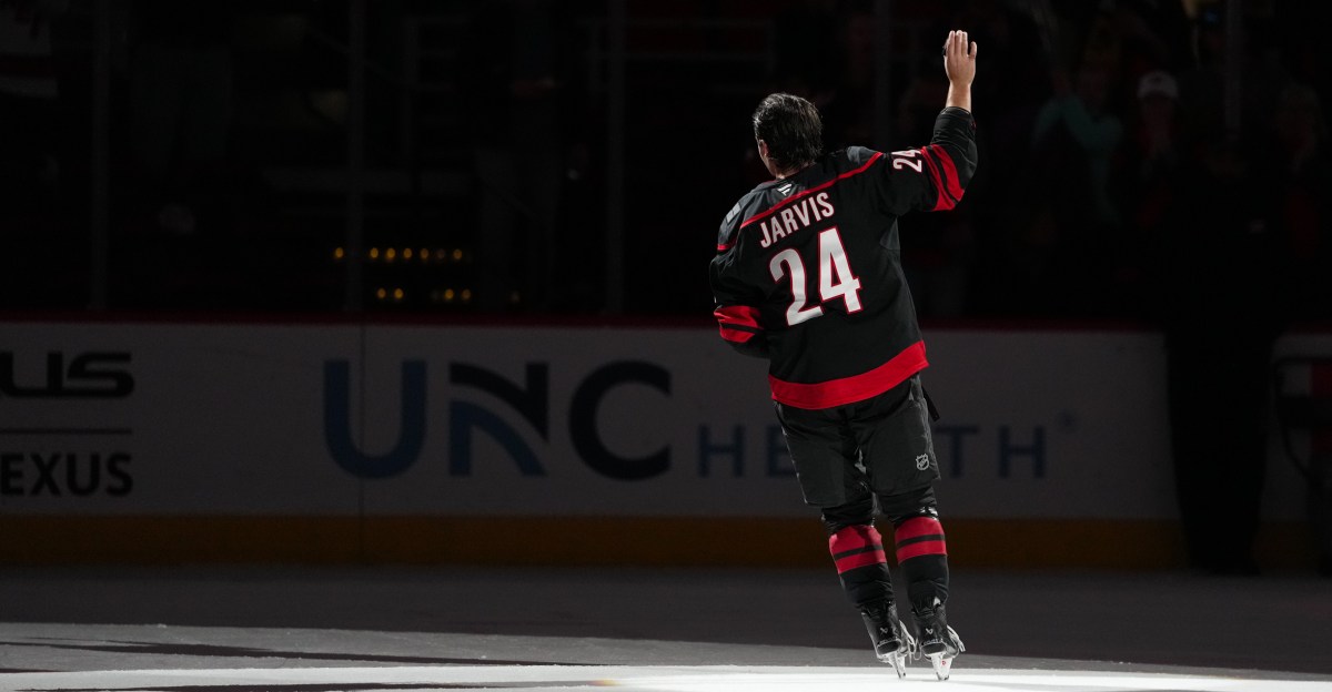 Hurricanes storm past Winnipeg in Third, win 5-1