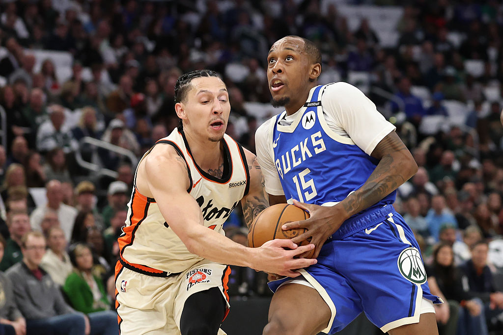 Jamaree Bouyea #15 of the Milwaukee Bucks drives to the basket against Lindy Waters III #43 of the ...