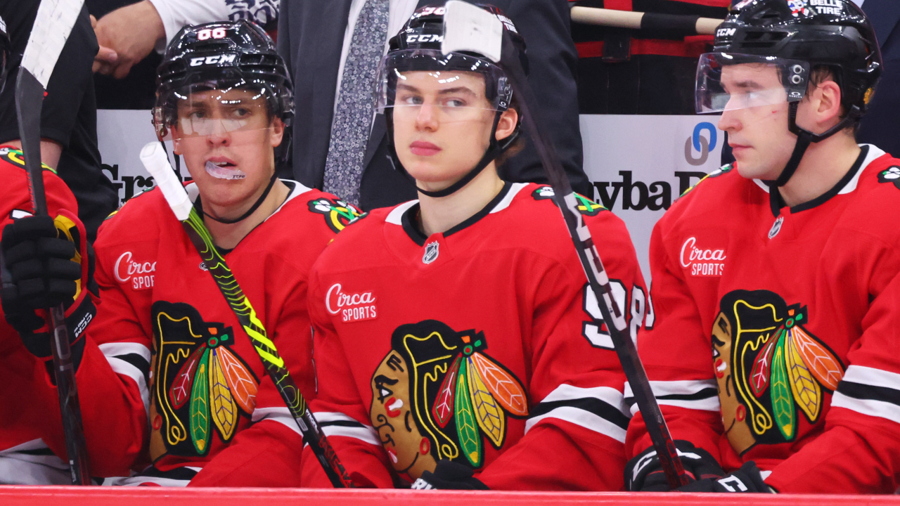 Blackhawks miss playoffs for 5th straight season, done in by defense, road woes