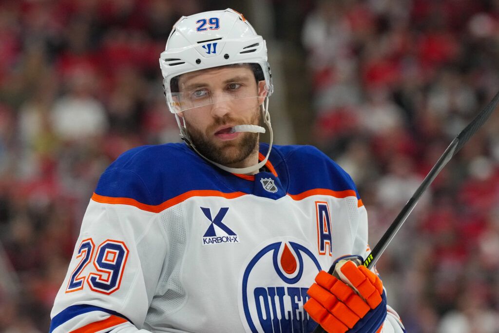 Leon Draisaitl Reacts In 1 Word to Questions On Oilers’ Locker Room Crisis