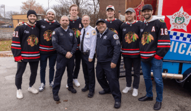 NEWS: Blackhawks Holiday Visit to Chicago Police Station