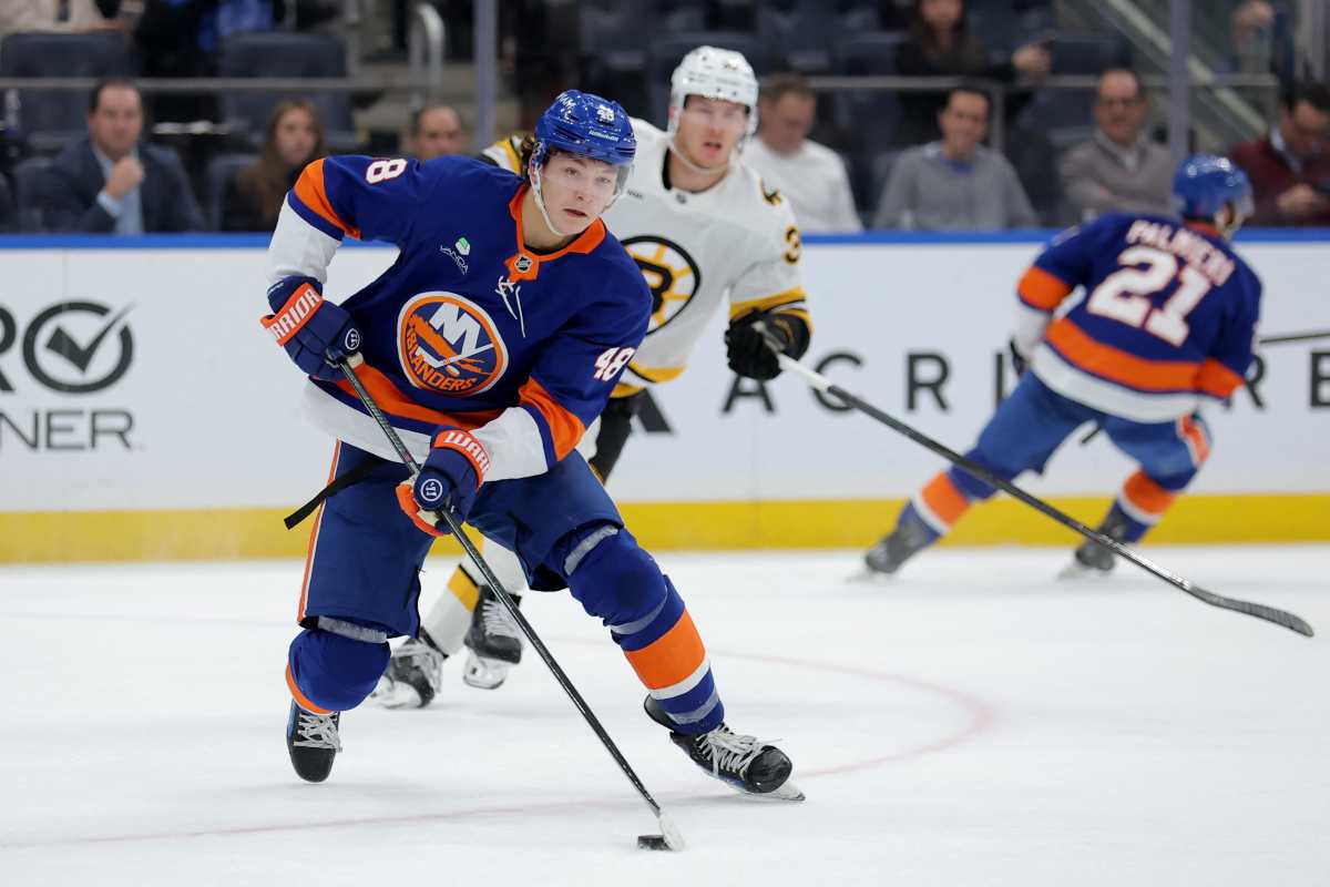 Matthew Schaefer has ‘a target on his back,’ but Islanders’ teammates ready to rumble when called on