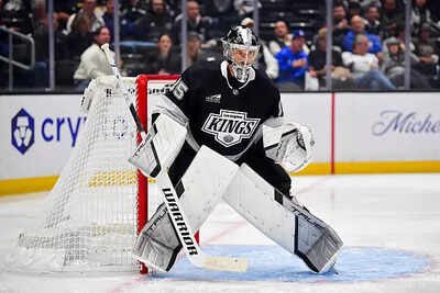 Darcy Kuemper leads the Los Angeles Kings past the Winnipeg Jets in their first home game win