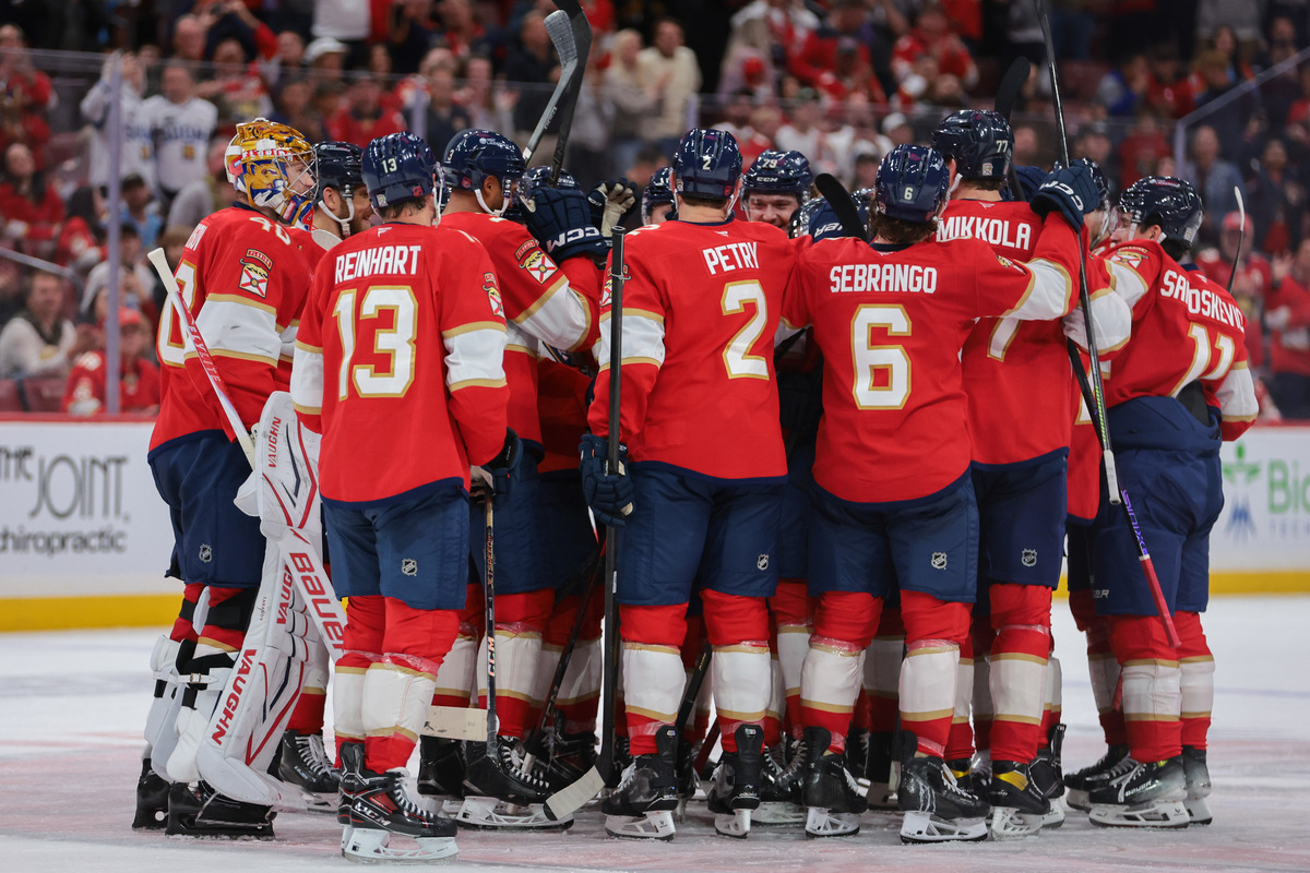 Florida Panthers Triumph In High-Scoring Contest Against Vancouver Canucks