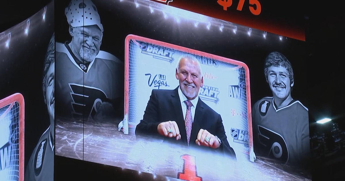 Philadelphia Flyers, loved ones and fans honor Bernie Parent in pre-game tribute