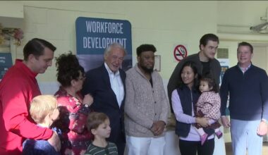 Local leaders, Bruins players serve thousands of Thanksgiving meals at Pine Street Inn - Boston News, Weather, Sports