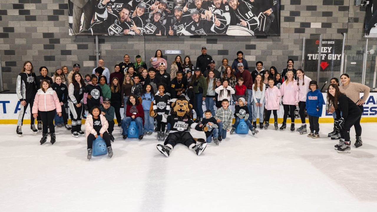 Fiala hosts families from Children’s Hospital LA for Thanksgiving lunch, skate