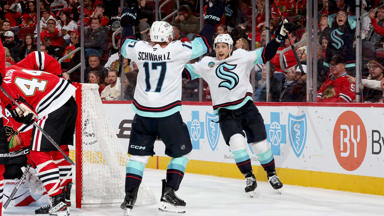 Kraken score 3 unanswered in 3rd, rally past Blackhawks