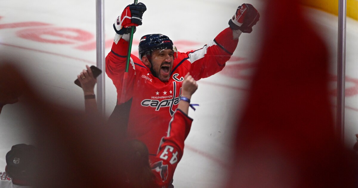 Ovechkin’s 900th goal comes with goalies’ puck tug-of-war